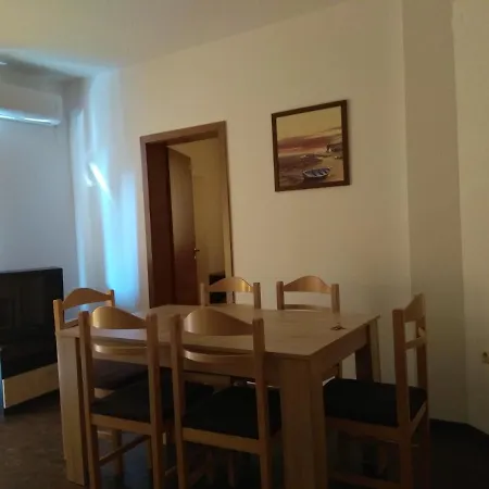 - Bay, Nessebar 公寓 阳光海滩